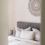 Apartament Maare *