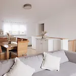 Apartament Maare *