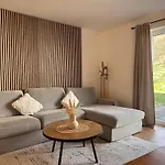 Apartament Maare *